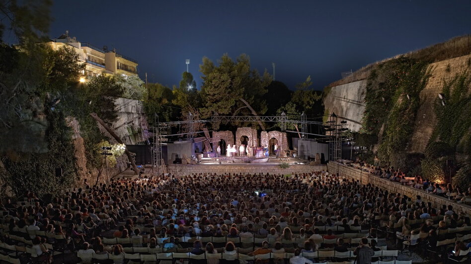 "Φεστιβάλ για συνταξιούχους και αργόσχολους!​​​​​​​"