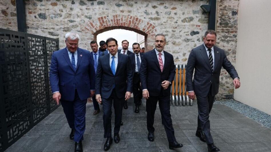 Κωνσταντινούπολη: Ξεκίνησε η συνάντηση μεταξύ των αντιπροσώπων της Ρωσίας και των ΗΠΑ