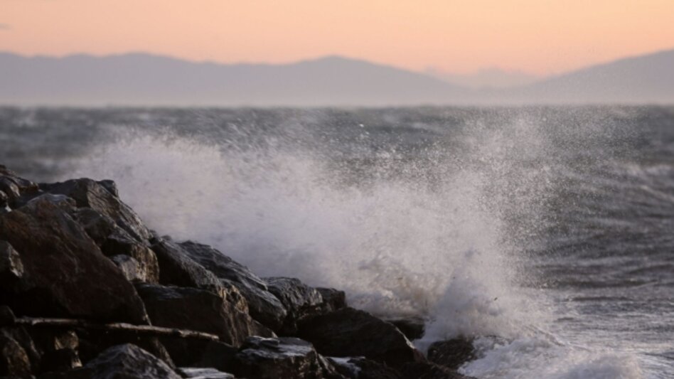 Ισχυροί άνεμοι προκαλούν προβλήματα στα ακτοπλοϊκά δρομολόγια
