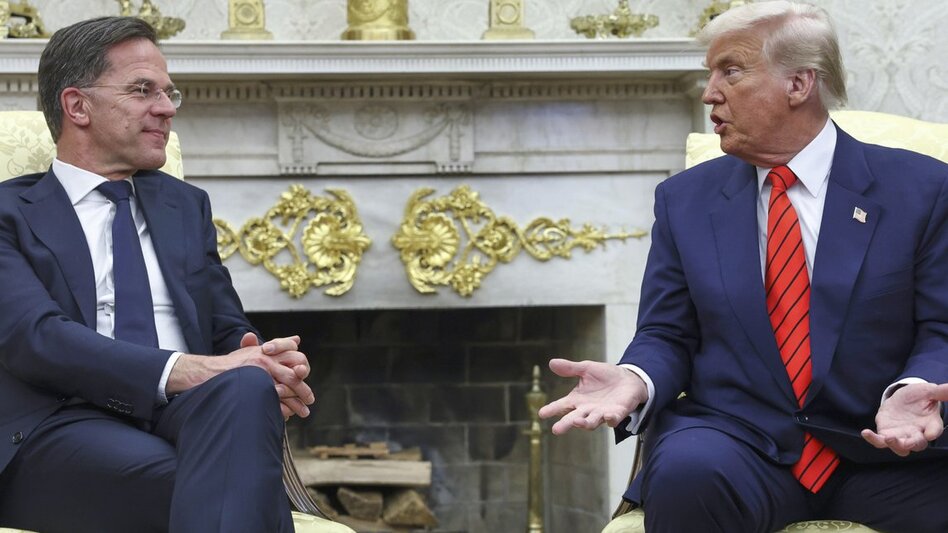 «Κολακεία άλλου επιπέδου»: Σάλος με το αποθεωτικό SMS του γγ του ΝΑΤΟ που πόσταρε ο Τραμπ