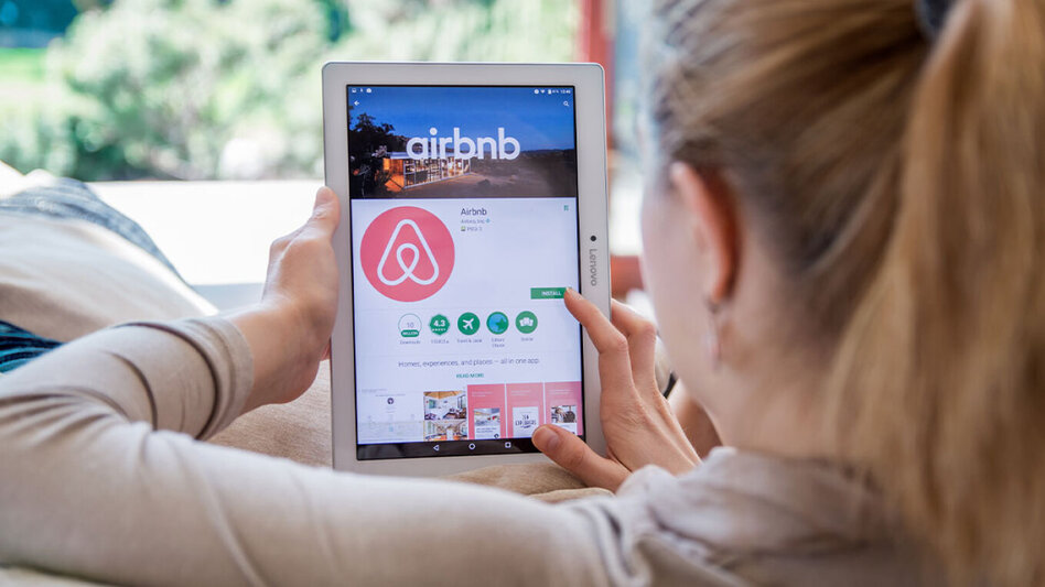 «Καμπανάκι» για τους ιδιοκτήτες ακινήτων Airbnb: Έρχονται σαρωτικοί έλεγχοι από την ΑΑΔΕ
