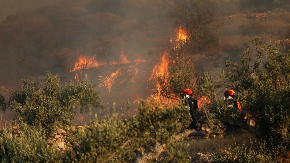 Πυρκαγιά στα Κύθηρα: Νέο μήνυμα του 112 για απομάκρυνση από τον οικισμό Αραιοί
