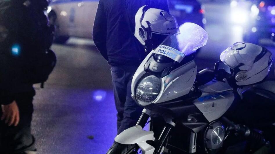 Συνελήφθησαν 14χρονοι που έσπαγαν παγκάκια και επιτέθηκαν σε αστυνομικό