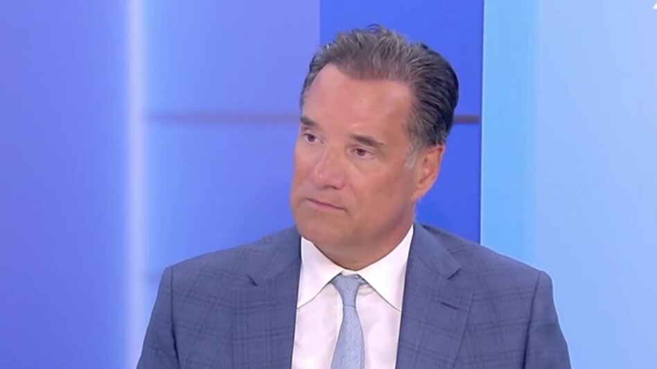 Αδωνις Γεωργιάδης: «Κακώς έφαγα το κρακεράκι, αλλά ήταν λόγος για να με τραβήξει βίντεο;»