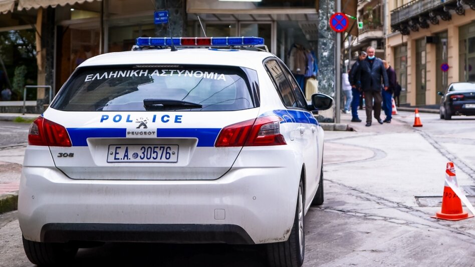 Σκηνές τρόμου σε νυχτερινό μαγαζί της Πάτρας - Έβγαλε πιστόλι πάνω από αναίσθητο νεαρό