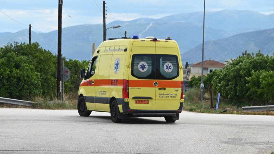Τροχαίο στην Κατερίνη: ΙΧ έπεσε σε γκρεμό, γυναίκα απεγκλωβίστηκε τραυματισμένη