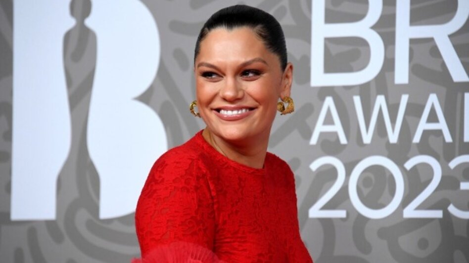 Jessie J: Ξανά στο χειρουργείο για τον καρκίνο του μαστού - Αναβάλλεται η περιοδεία της 