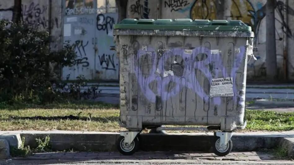 Ηράκλειο: Παράπονα για σπασμένους κάδους στην Ιερολοχιτών