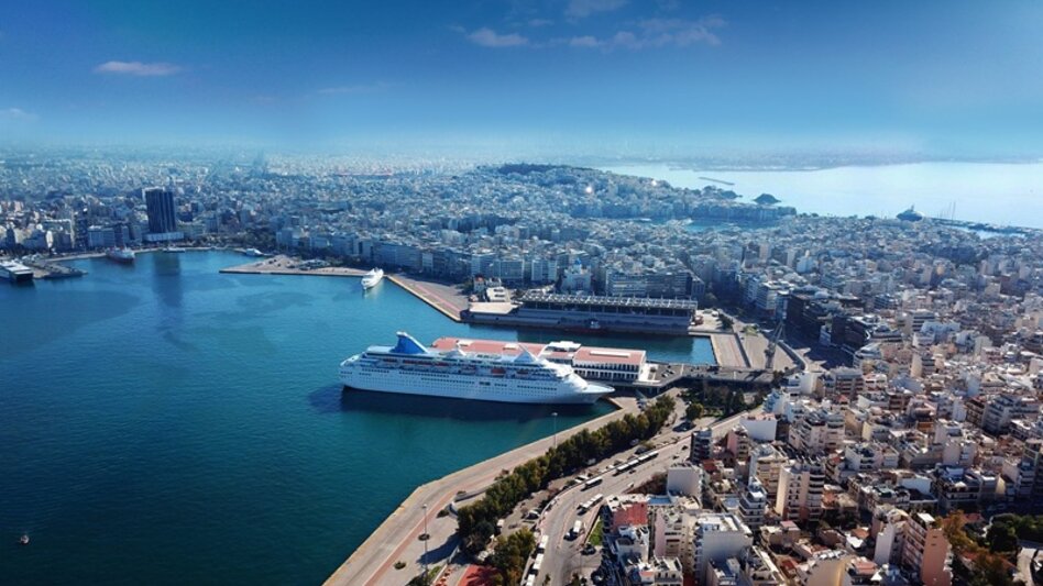 Σορός άνδρα ανασύρθηκε από τη θάλασσα στο λιμάνι του Πειραιά