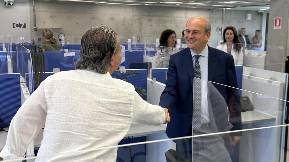 Κ. Χατζηδάκης για τo 1521: Άμεση επαφή, καλύτερη εξυπηρέτηση για τους φορολογούμενους