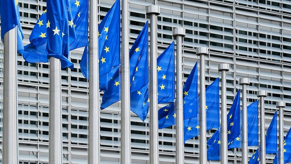Προβλέψεις Κομισιόν για Ελλάδα: Ανάπτυξη 2,2% και πληθωρισμός 2,3% το 2026