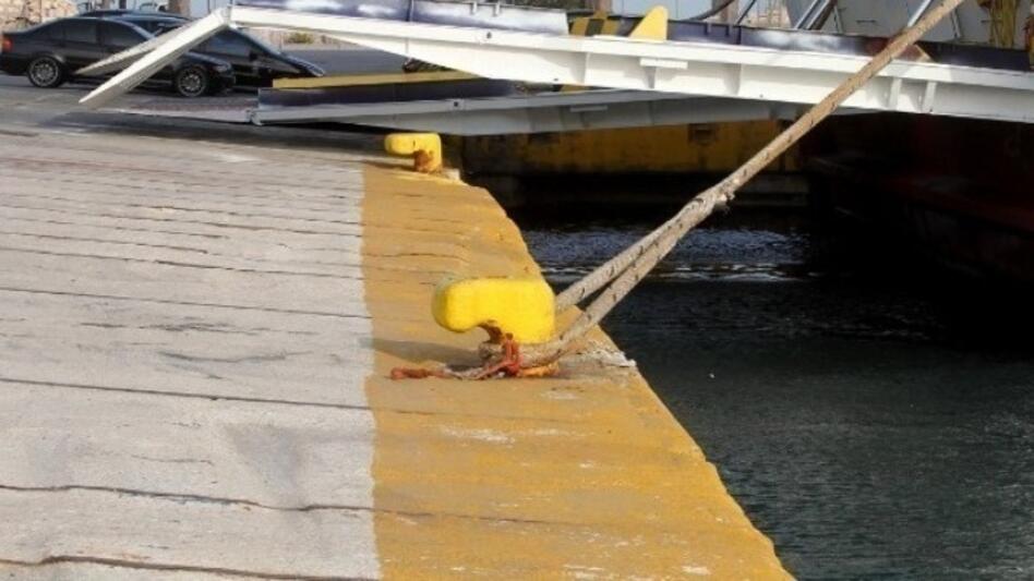 Ισχυροί άνεμοι «δένουν» τα πλοία - Απαγορευτικό από Πειραιά και Ραφήνα για Κυκλάδες