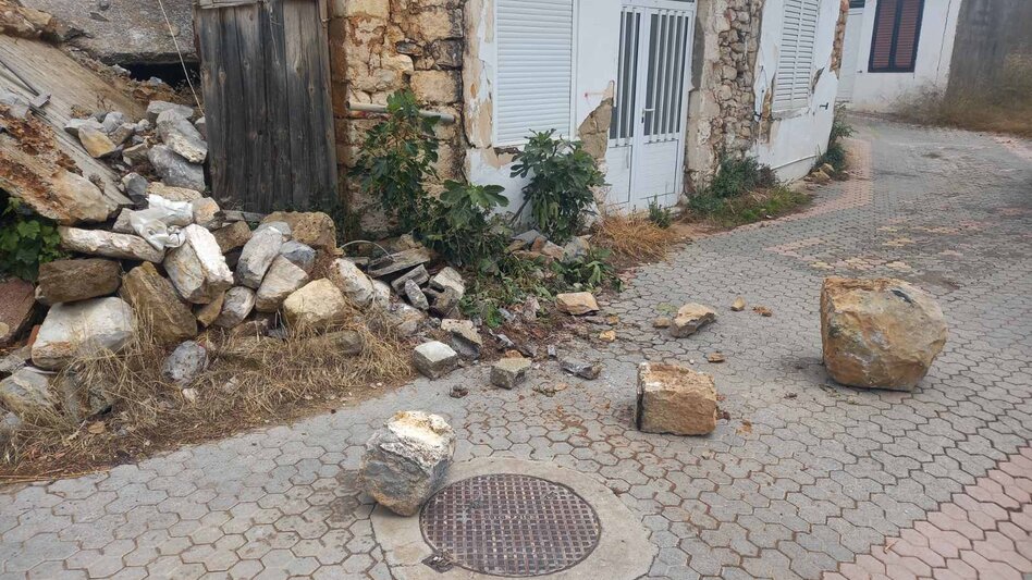 Δεν κλείνουν οι "πληγές" του Εγκέλαδου, πιέζουν για μέτρα στήριξης οι σεισμόπληκτοι 