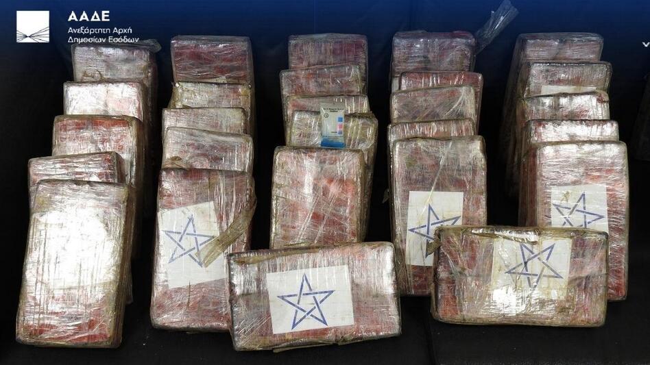 ΑΑΔΕ: Εντοπίστηκαν 39 κιλά κοκαΐνης σε κοντέινερ με μπανάνες στον Πειραιά