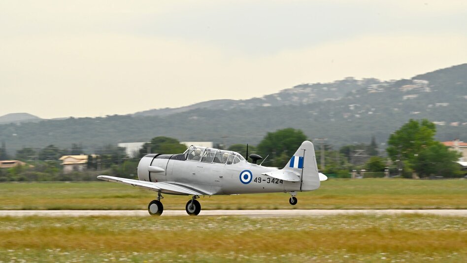 Συναγερμός στο Τατόι: Έπεσε εκπαιδευτικό αεροσκάφος - Δύο τραυματίες | Cretalive ειδήσεις