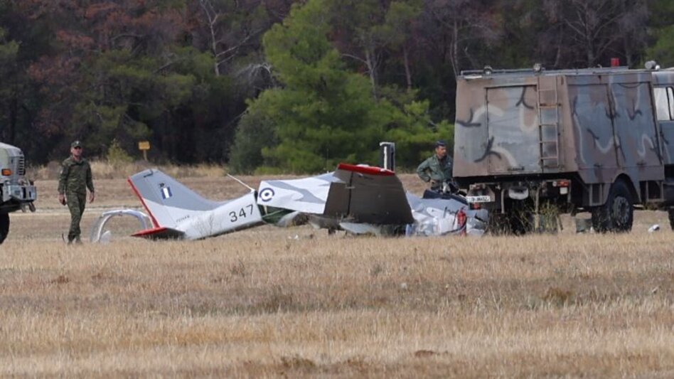 Πώς έγινε το ατύχημα με το εκπαιδευτικό αεροσκάφος στο Τατόι - Στο νοσοκομείο οι δύο πιλότοι