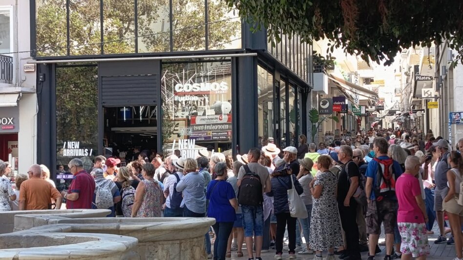 Ηράκλειο: Γκρουπ τουριστών και αυξημένη κίνηση στο κέντρο της πόλης! 