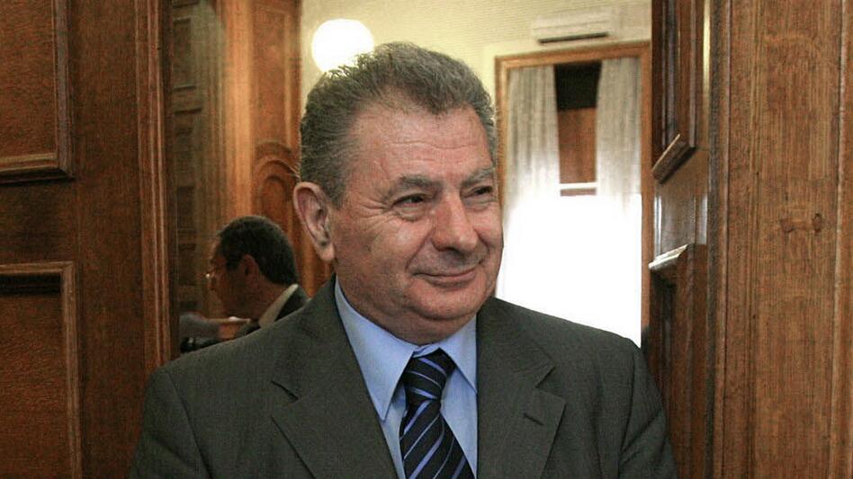 «Νικήσαμε, δικαιωθήκαμε» δήλωσε η χήρα του Σήφη Βαλυράκη βγαίνοντας από τα δικαστήρια