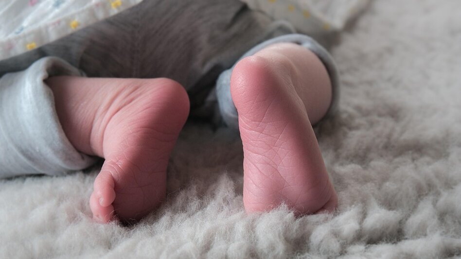 Δημογραφικό αδιέξοδο στην Ελλάδα: Λιγότερες γεννήσεις, διπλάσιοι θάνατοι