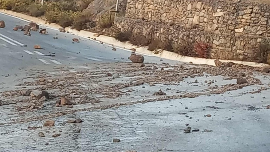 Κατολισθήσεις σε διάφορα σημεία του οδικού δικτύου – Απαιτείται προσοχή από τους οδηγούς