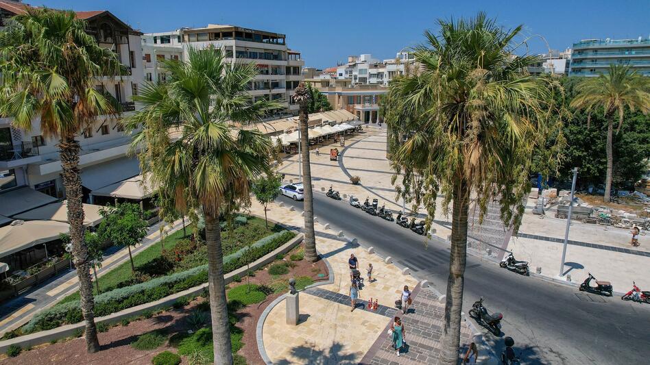 Όταν η ΑΝΘΡΩΠΙΑ σου κλείνει απρόσμενα ραντεβού στην πλατεία Ελευθερίας