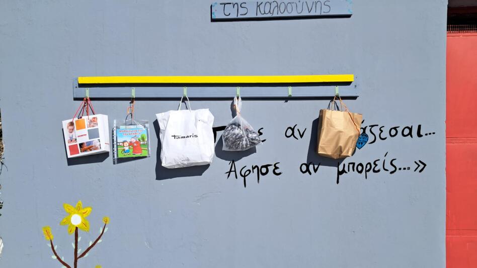 Ζαρός: Ο κόσμος "αγκάλιασε" τον "Τοίχο της Καλοσύνης"
