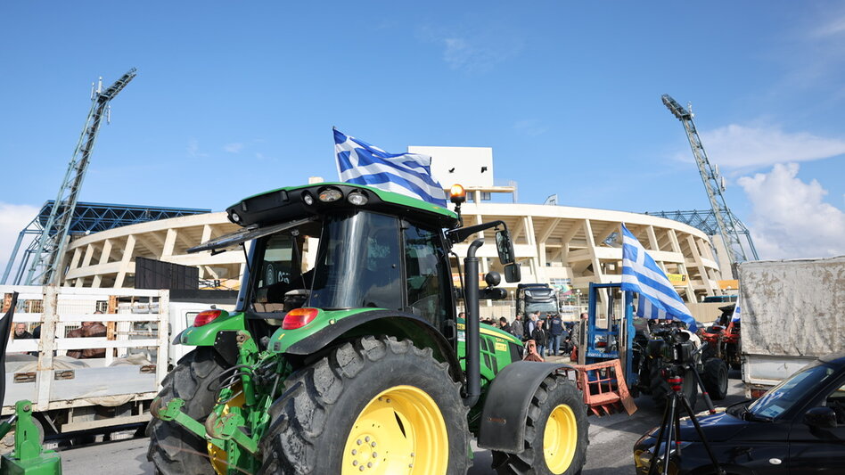 Στους δρόμους ο πρωτογενής τομέας της Κρήτης - Στον ΒΟΑΚ τρακτέρ και αυτοκίνητα- Κλειστοί οι δρόμοι προς το αεροδρόμιο