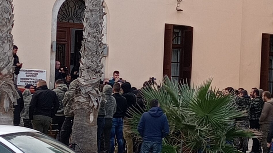 Ηράκλειο: Στην Αποκεντρωμένη Διοίκηση "μετέφεραν" την κινητοποίηση οι αγροτοκτηνοτρόφοι