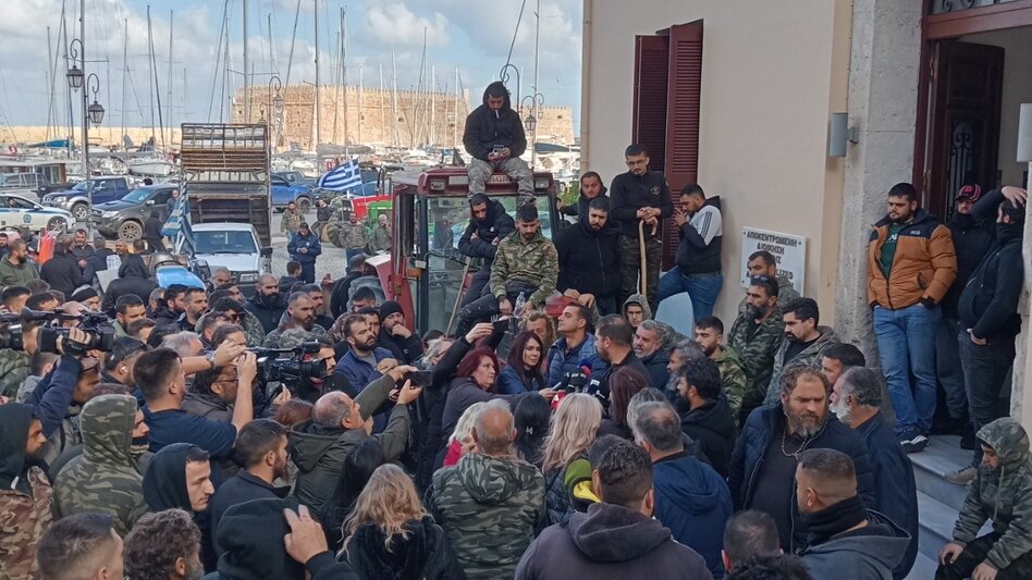 Στάση αναμονής των αγροτοκτηνοτρόφων: Οι συζητήσεις για ραντεβού στην Αθήνα και η παρέμβαση του Εισαγγελέα του ΑΠ