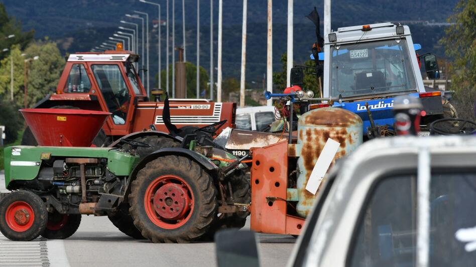 Κλιμακώνουν τις κινητοποιήσεις τους οι αγρότες της Κεντρικής Ελλάδας