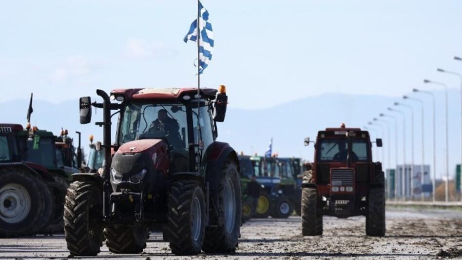 Στον κόμβο του αεροδρομίου «Μακεδονία» επιχειρούν να στήσουν μπλόκο οι αγρότες