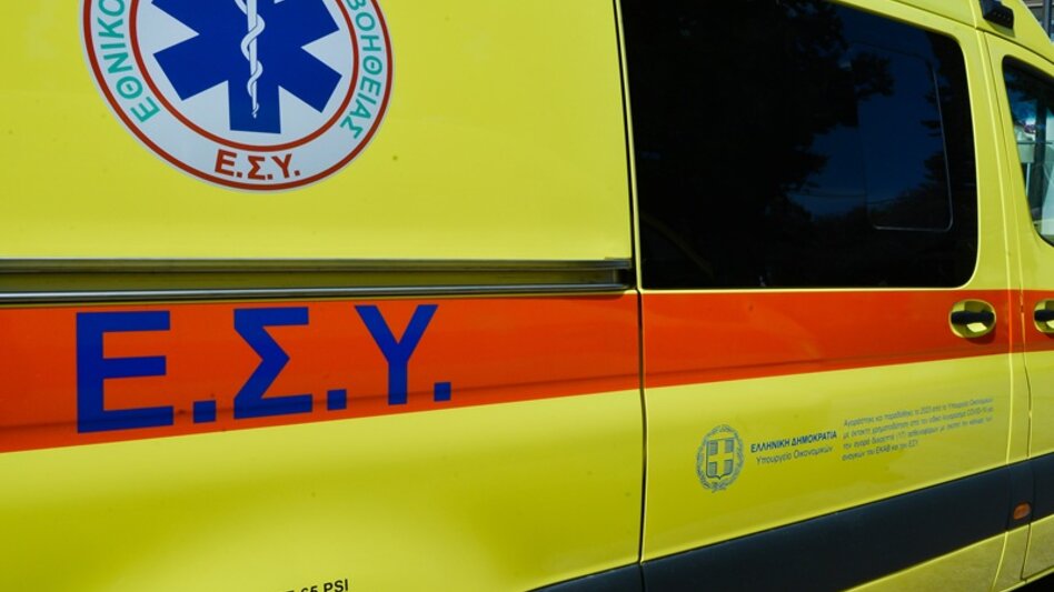 Σοκαριστή παράσυρση πεζής στην Ημαθία: Eκτοξεύτηκε στον αέρα η άτυχη γυναίκα - Βίντεο