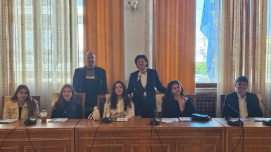 Μαθητές του ΓΕΛ Νέας Αλικαρνασσού έγιναν... ευρωβουλευτές!
