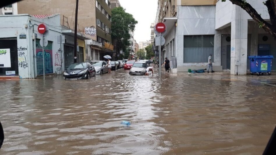 Επικαιροποιήθηκε το έκτακτο δελτίο καιρού: Που θα έχει ισχυρές καταιγίδες - Πότε θα εξασθενήσουν τα φαινόμενα