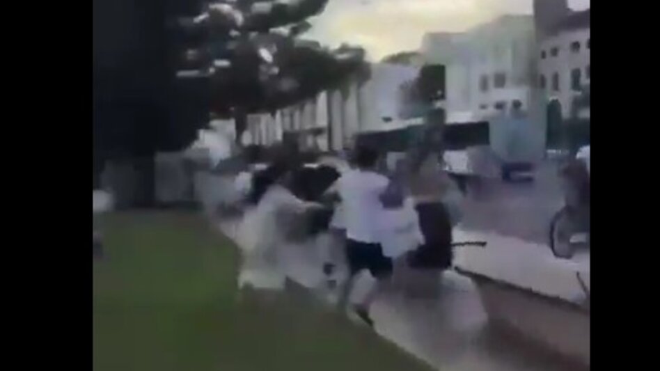 Μακελειό στο Σίδνεϊ: Συγκλονιστικά βίντεο από την επίθεση - 12 νεκροί και 30 τραυματίες