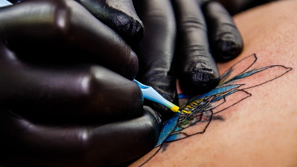 Κάντε tattoo και piercing για καλό σκοπό!