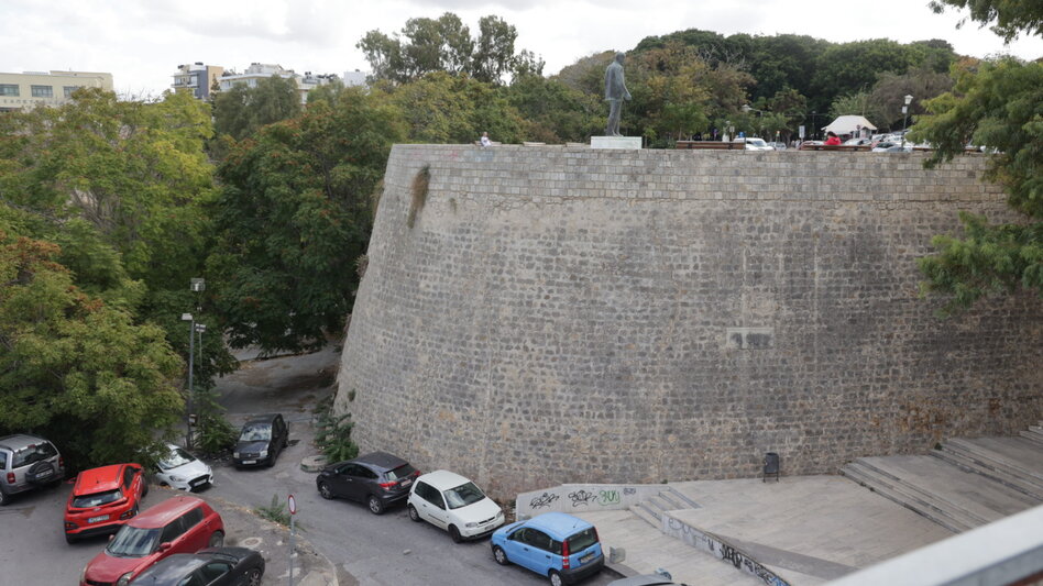 Νεαρός έπεσε στο κενό από τα Ενετικά Τείχη - Νοσηλεύεται στο Βενιζέλειο