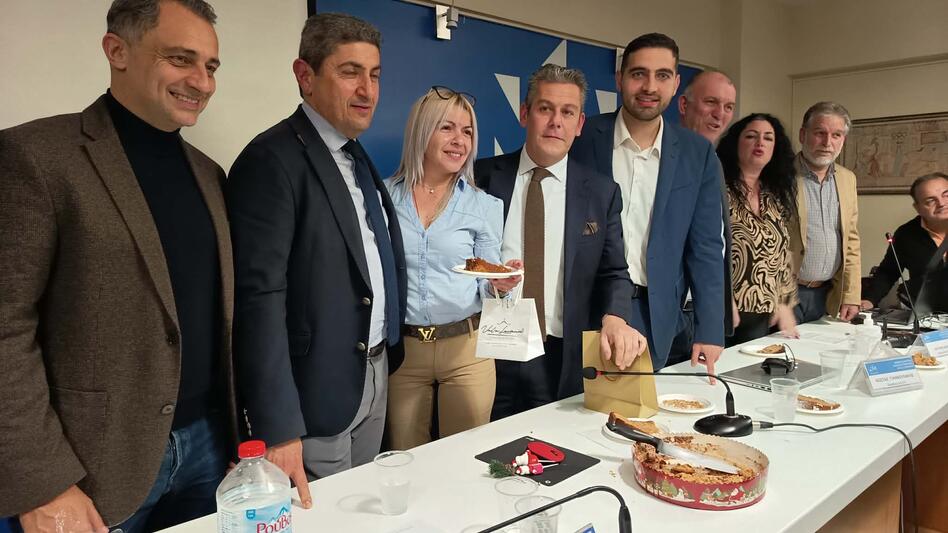 H κοπή της πίτας στη ΝΟΔΕ Ηρακλείου και η τυχερή της βραδιάς!