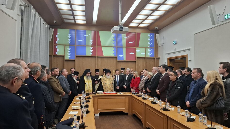 Ευχές και χαμόγελα στην κοπή της πίτας στην Περιφέρεια Κρήτης