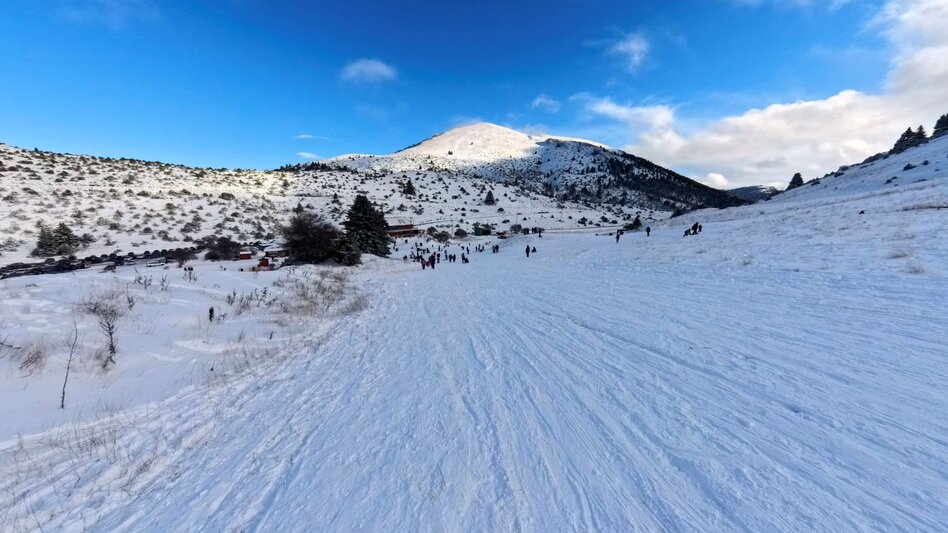 Χιονίζει στα ορεινά της Θεσσαλονίκης – Κλειστά σχολεία στη Βόρεια Ελλάδα λόγω χιονοπτώσεων και παγετού