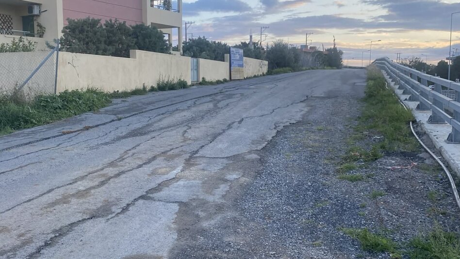 Ποιος θα κλείσει επιτέλους τις λακκούβες στον δρόμο;