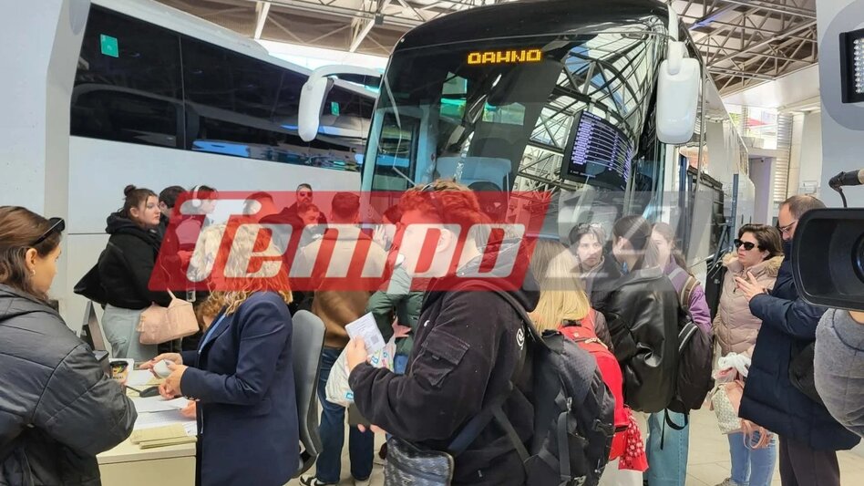 Πάτρα: Το δρόμο της επιστροφής παίρνουν χιλιάδες καρναβαλιστές - Το αδιαχώρητο στα ΚΤΕΛ
