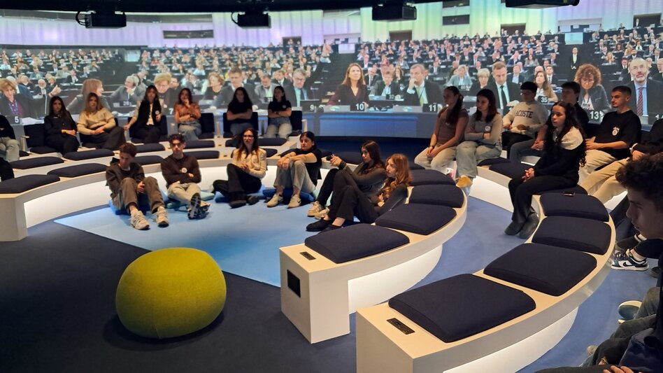 Στην Αθήνα το Παγκρήτιο Λύκειο για το πρόγραμμα "Σχολεία πρέσβεις του Ευρωπαϊκού Κοινοβουλίου"