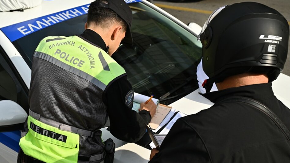 Έτρεχε με 124 χλμ/ώρα ενώ το όριο ήταν στα 50! Χειροπέδες σε 38χρονο