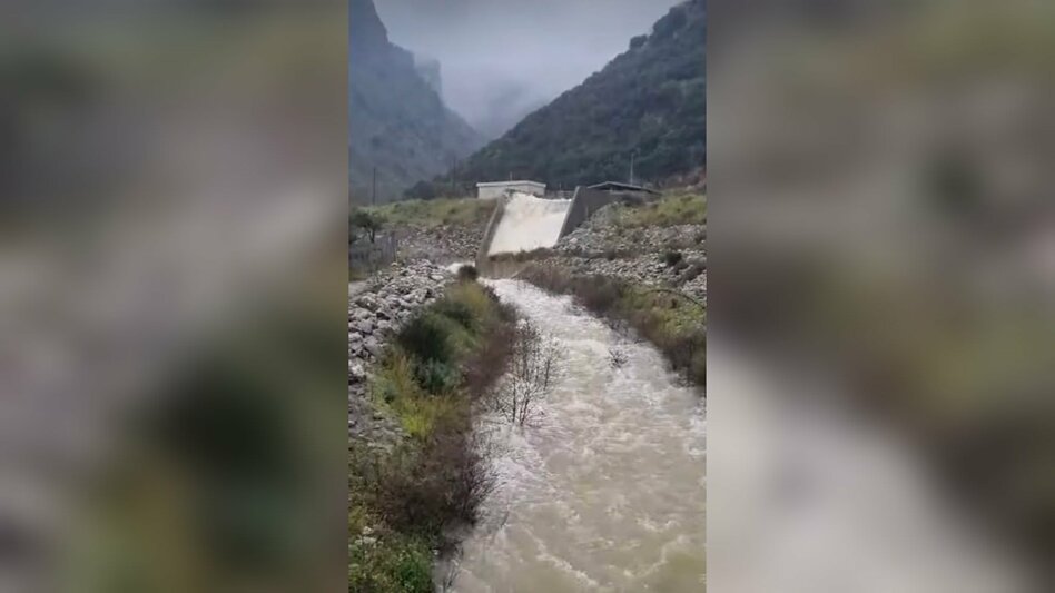 Σημαντικές βροχές στην Κρήτη - Συνεχίζει να ρέει άφθονο το νερό προς το φράγμα Αποσελέμη (βίντεο)