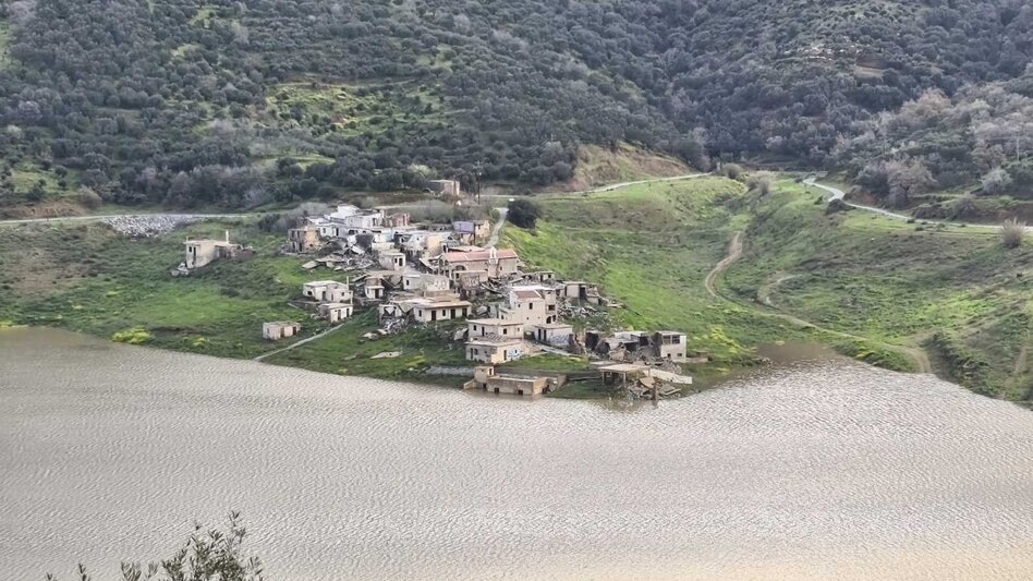 Ασταμάτητα ρέει το νερό στο φράγμα Αποσελέμη - Δείτε βίντεο