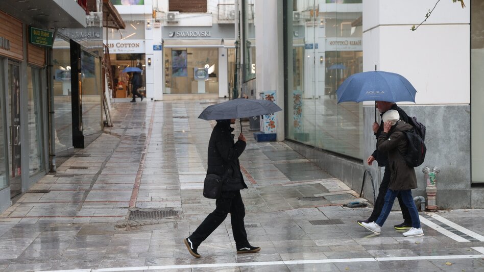 Αγρίεψε ο καιρός στην Κρήτη: Χαλαζόπτωση στο κέντρο του Ηρακλείου