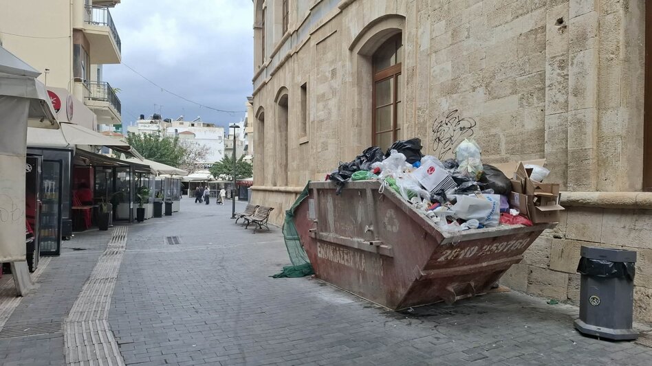 Το κοντέινερ για μπάζα… έγινε κάδος απορριμμάτων
