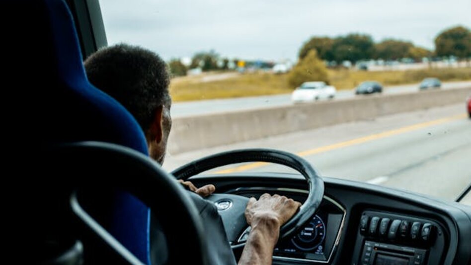 Καυγάδισε και απείλησε με οπλισμένο ψαροντούφεκο οδηγό λεωφορείου 