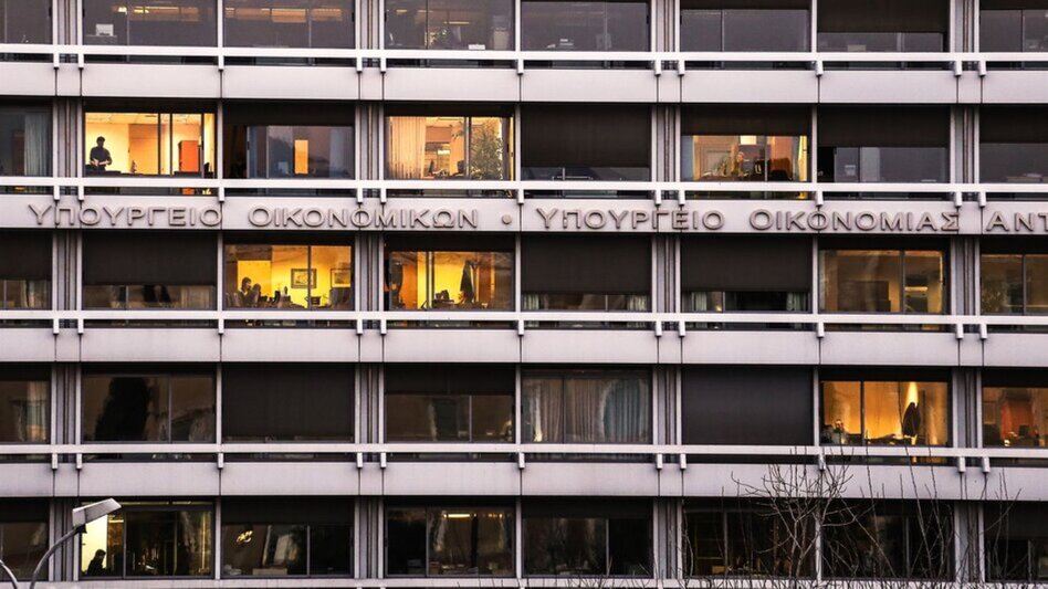 Η κρίση στη Μέση Ανατολή φέρνει ανατροπή στην ανάπτυξη – Πώς αλλάζει το οικονομικό τοπίο της Ελλάδας